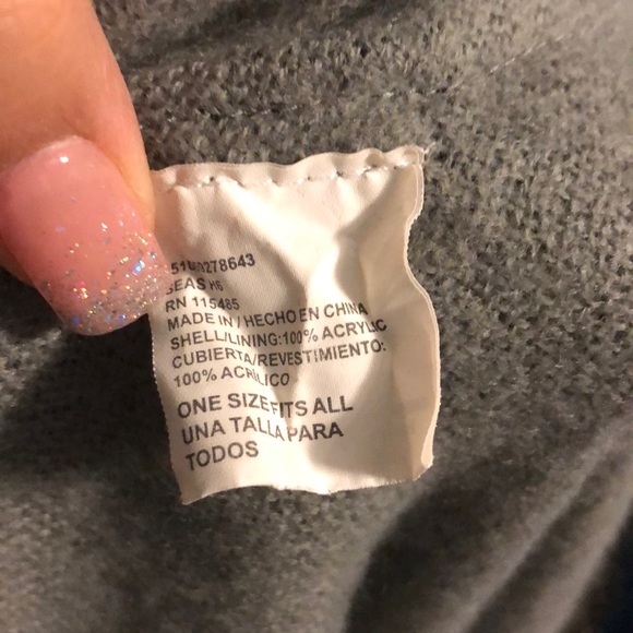 Grey and black women poncho with two button detail - Picture 4 of 6